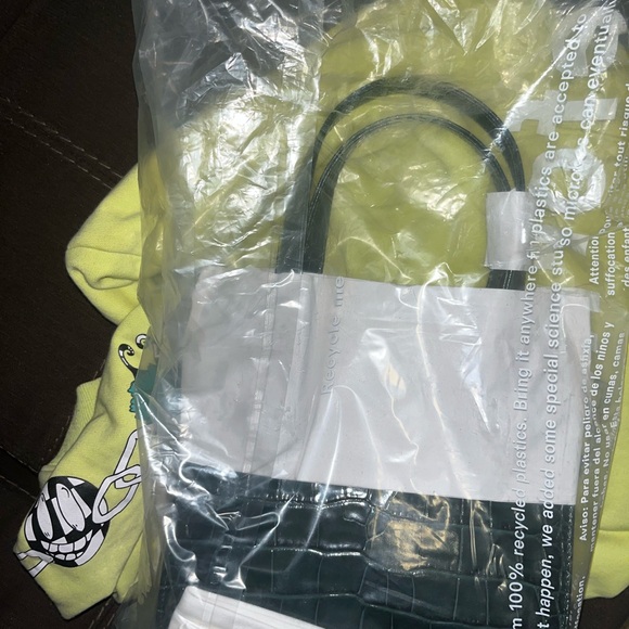 Reformation Nara Shoulder Bag Green - Size OS - Picture 3 of 4